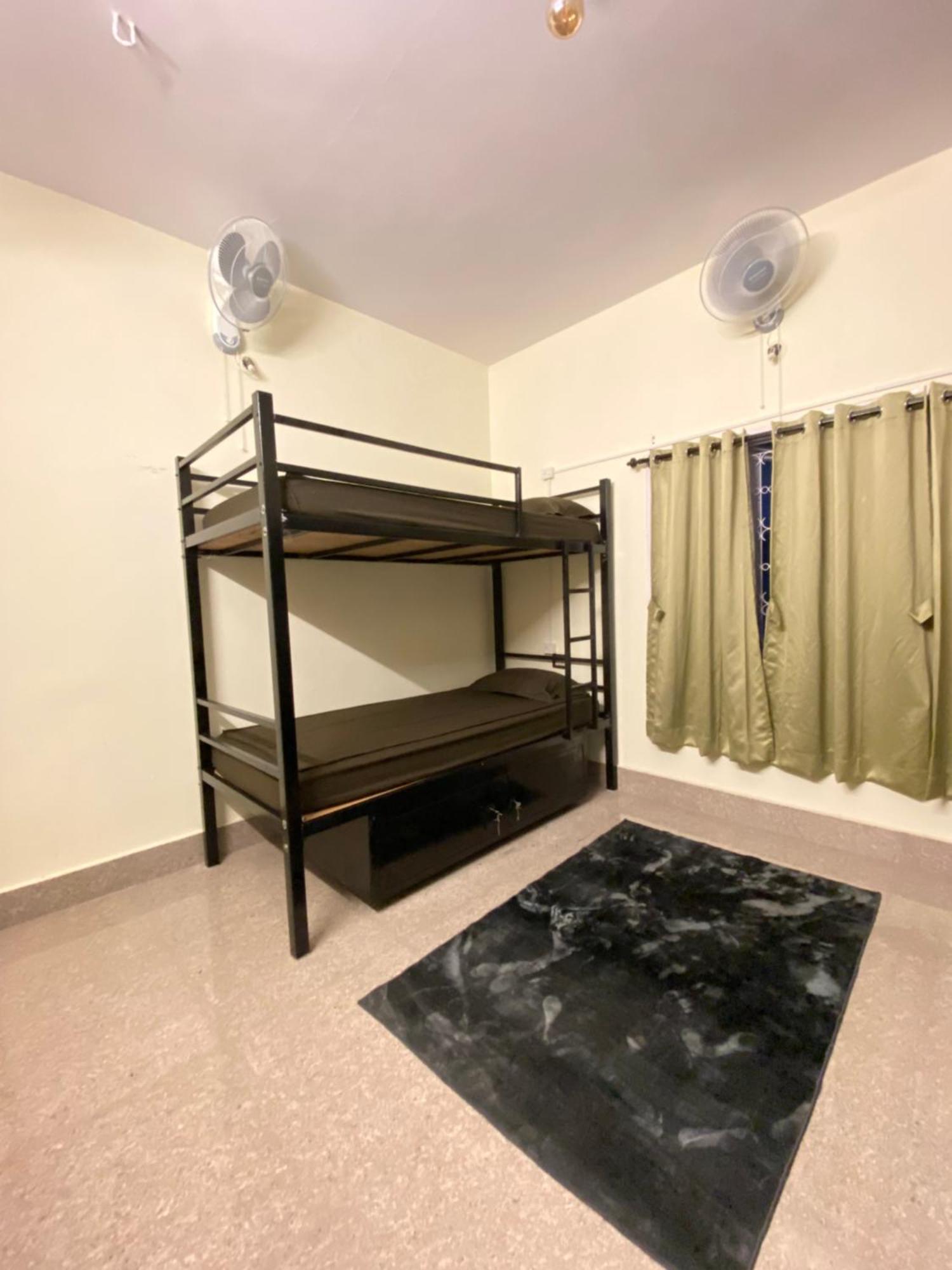Crossroads Hostel 1980 迈索尔 外观 照片